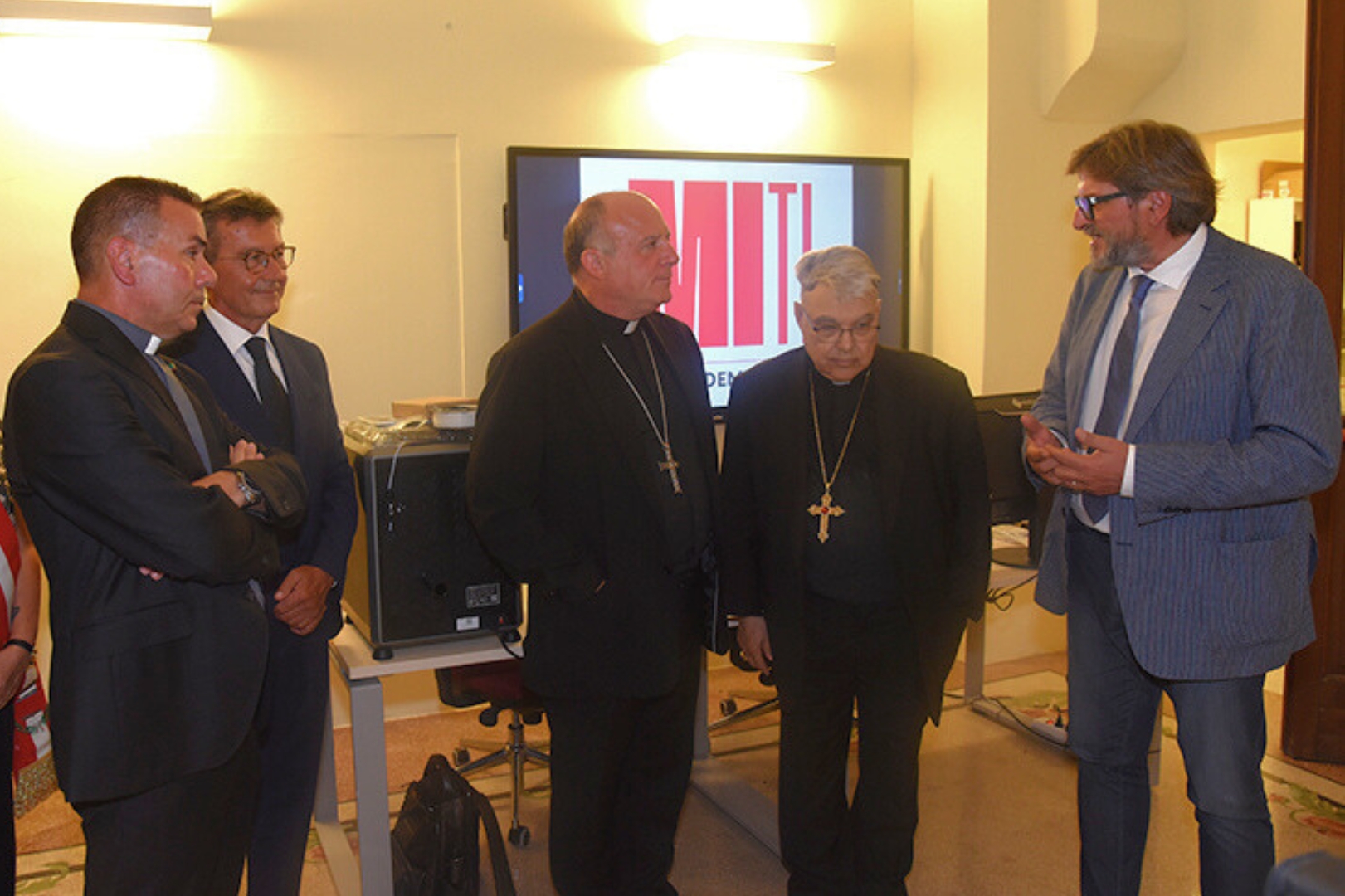 Foto di Giuseppe Negro con il vescovo