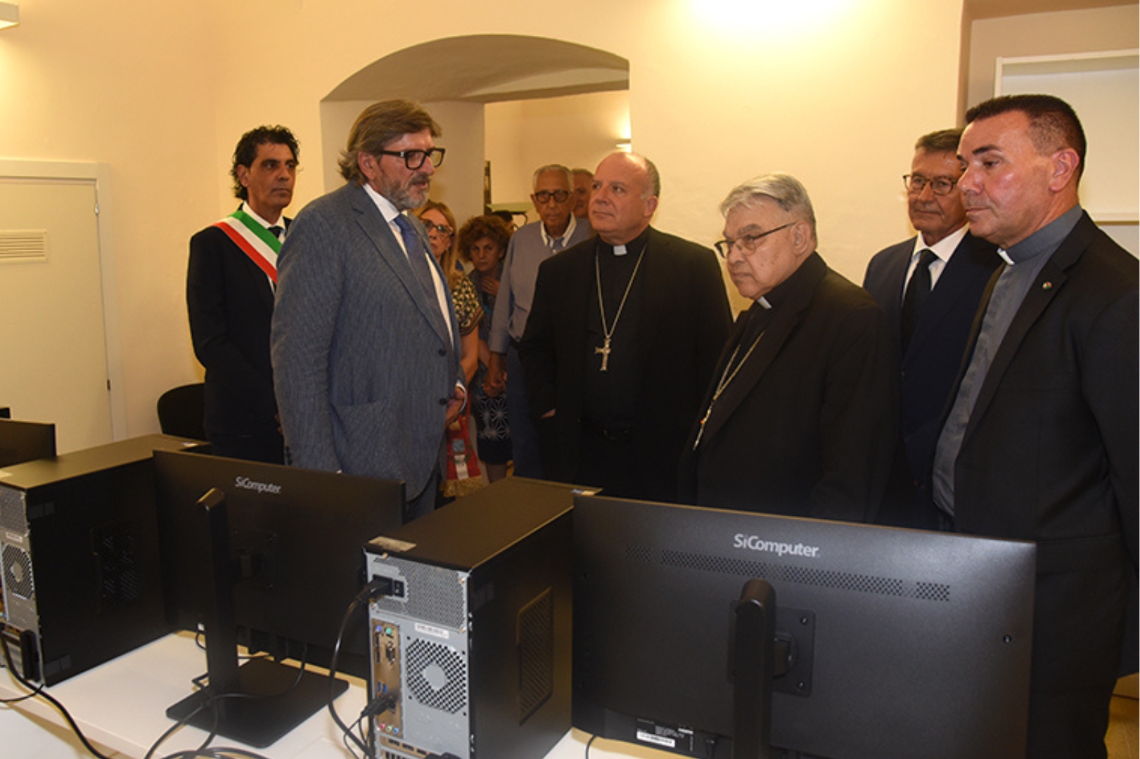 Foto di Giuseppe Negro con il vescovo